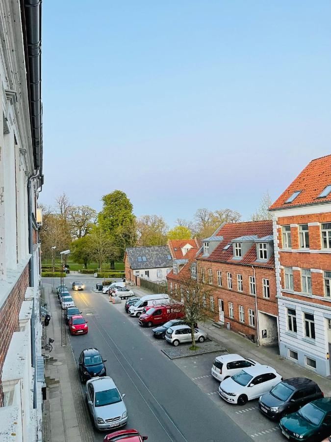 Scandinavian Apartment Hotel - Lunden 1 - Central 3 Bedroom Apartment On Two Floors 霍森斯 外观 照片