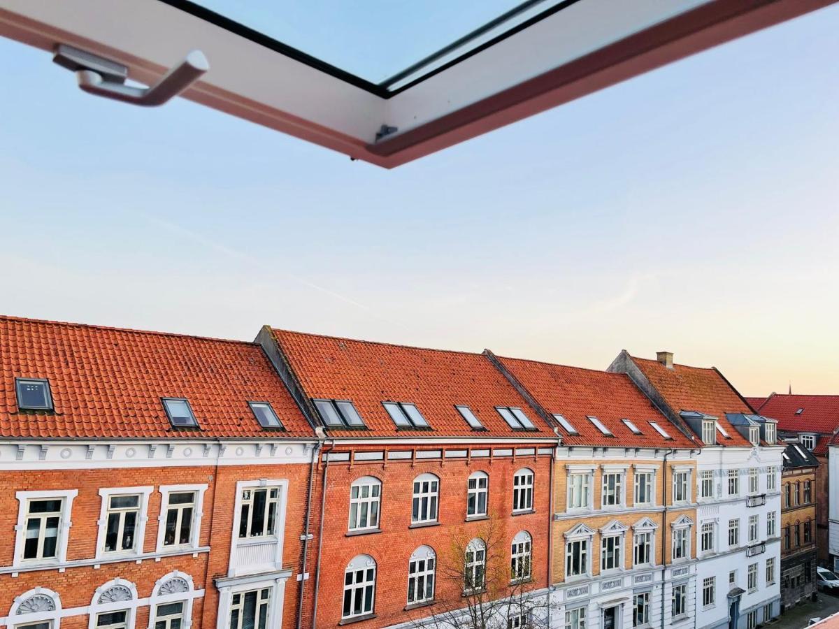 Scandinavian Apartment Hotel - Lunden 1 - Central 3 Bedroom Apartment On Two Floors 霍森斯 外观 照片