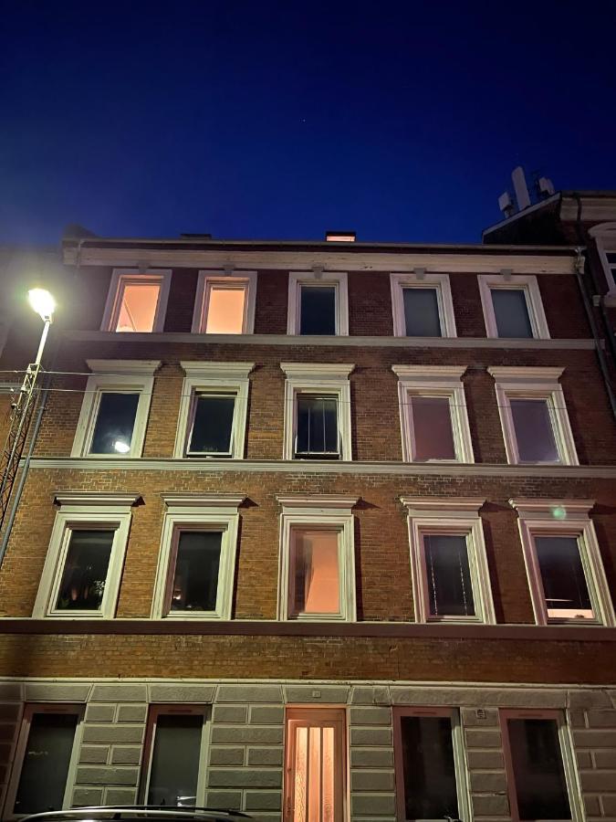 Scandinavian Apartment Hotel - Lunden 1 - Central 3 Bedroom Apartment On Two Floors 霍森斯 外观 照片